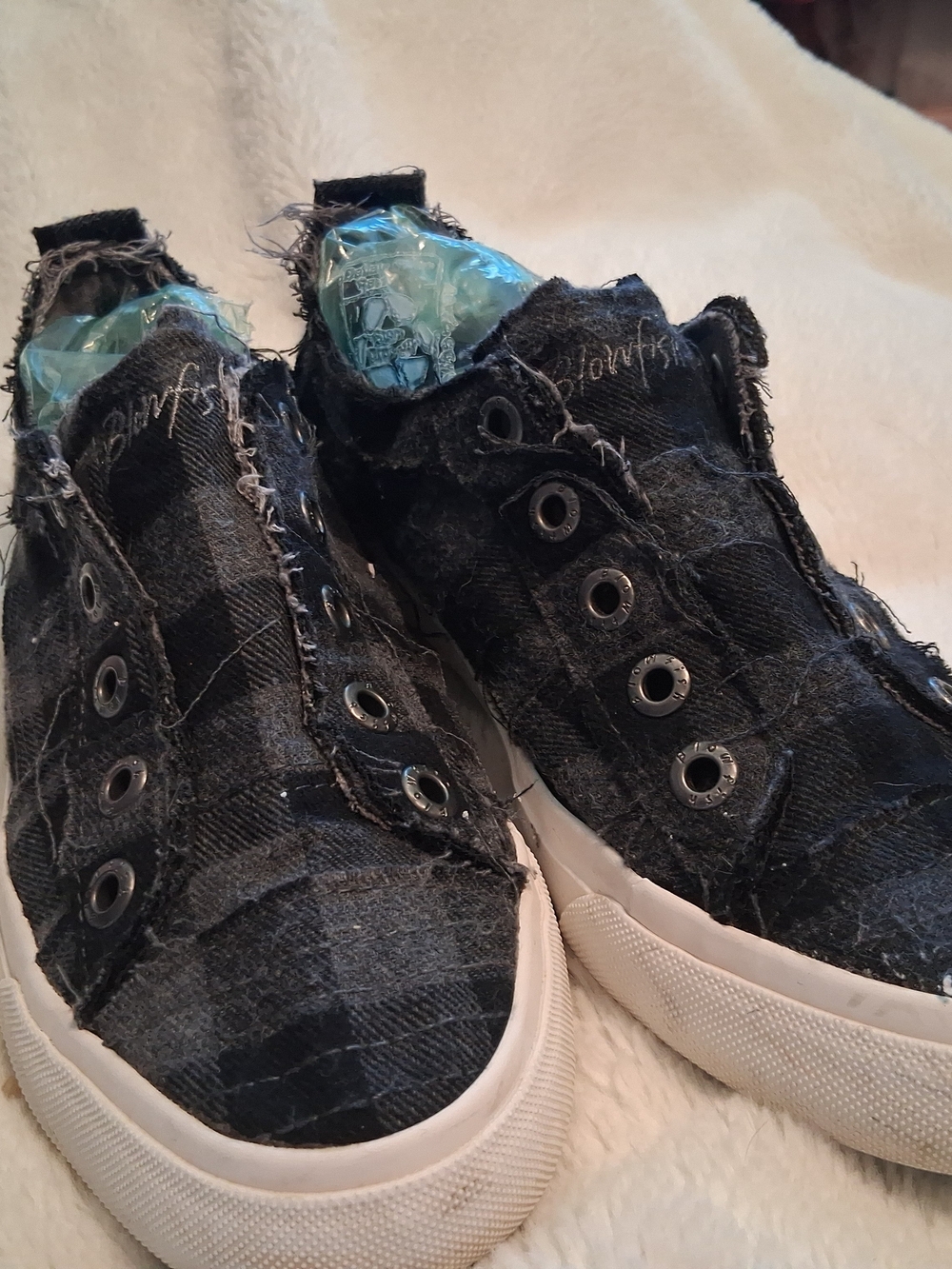 Blowfish Black Plaid Slip-On Sneakers 7.5 Us